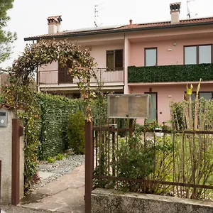  Oda ve Kahvaltı Beta Delta Sigma İtalya